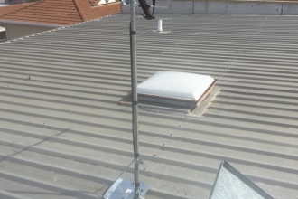 Roof mounted tv aerial